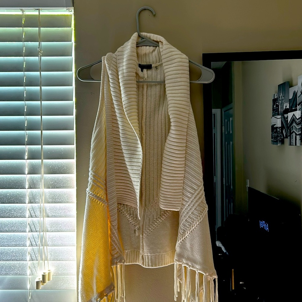 Women’s Cream Sleeveless Sweater